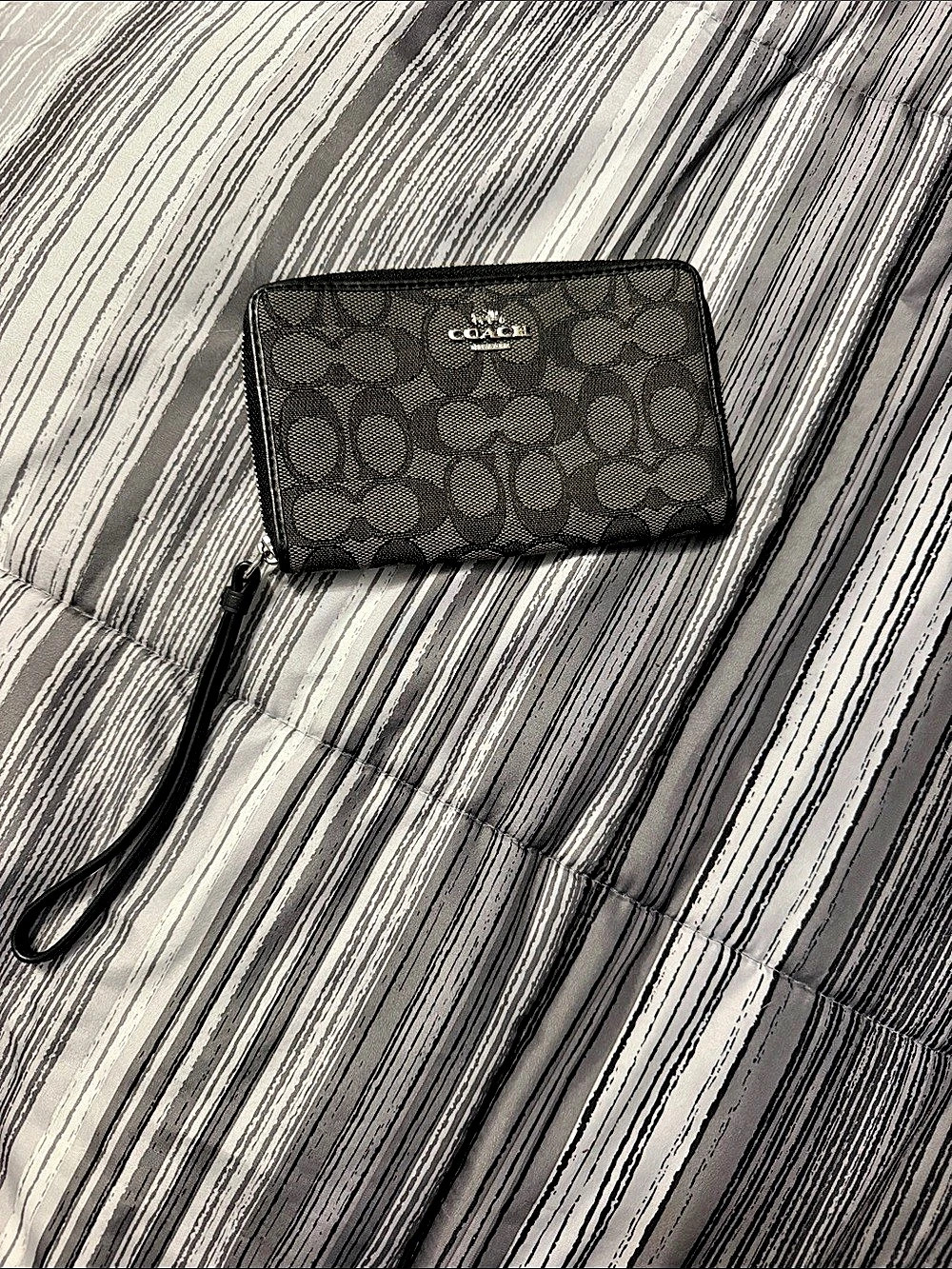 Coach Signature Accordion Zip Around Wristlet Wallet Signature Wristlet Wallet